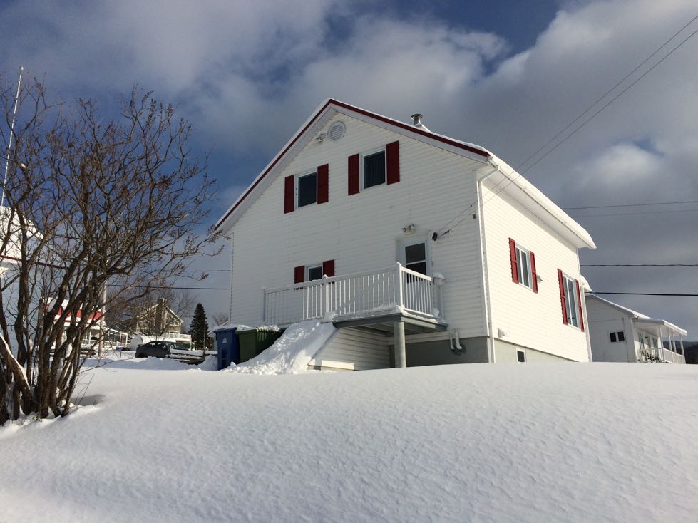 L'arrière de la maison l'hiver